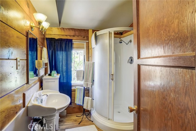 Detail Gallery Image 28 of 61 For 937 Cameron Dr, Big Bear Lake,  CA 92315 - 2 Beds | 1/1 Baths
