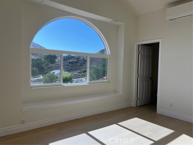2005 Mt Vernon Avenue, Riverside CA: https://media.crmls.org/medias/85e7db5f-a473-43d8-8a92-8a0247717ce3.jpg