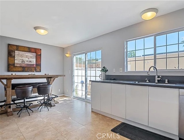 Detail Gallery Image 9 of 15 For 19110 Kittridge St, Reseda,  CA 91335 - 3 Beds | 1/1 Baths