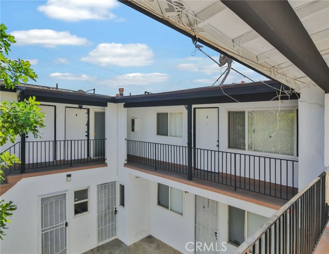 1425 W Stoneridge Court, Ontario CA: https://media.crmls.org/medias/85e9430e-f439-4852-801f-6ebd69f1af05.jpg