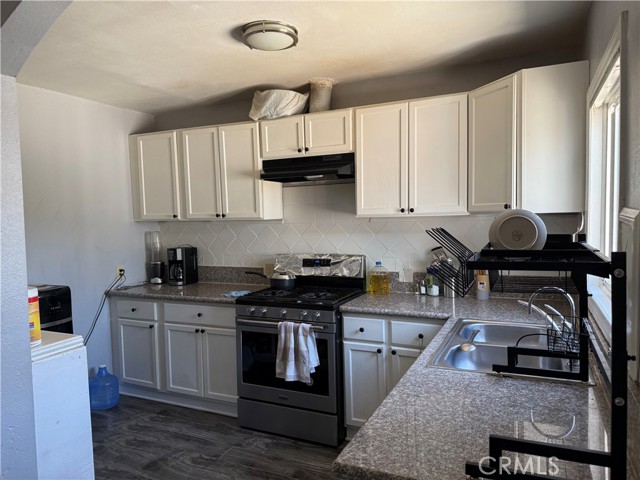 230 E 21st Street, San Bernardino CA: https://media.crmls.org/medias/85eaef02-e51a-4876-b669-af25507b1ff1.jpg