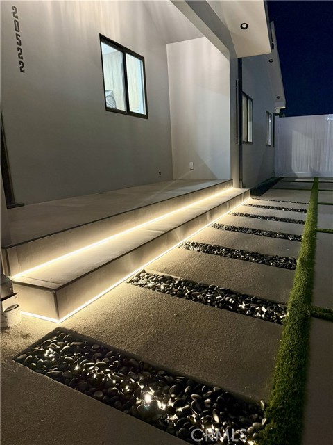 20522 Sherman Way, Winnetka CA: https://media.crmls.org/medias/85eb5f48-fc7c-4ebe-a002-1931c3b481fb.jpg