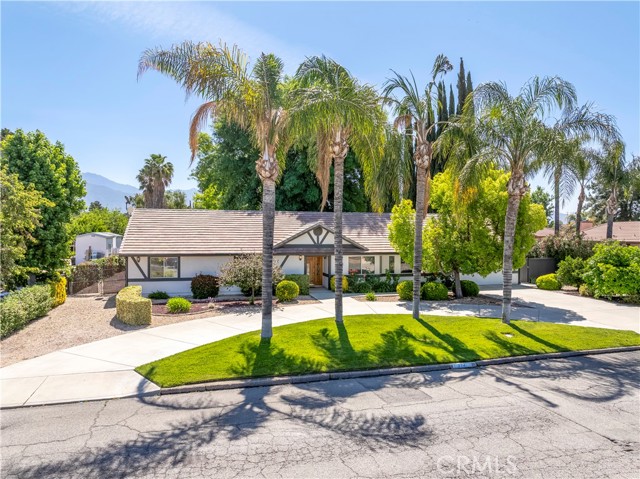 274 N Hemet Street, Hemet CA: https://media.crmls.org/medias/85ec6cfd-0233-4b36-8cd1-2adcb45028ae.jpg