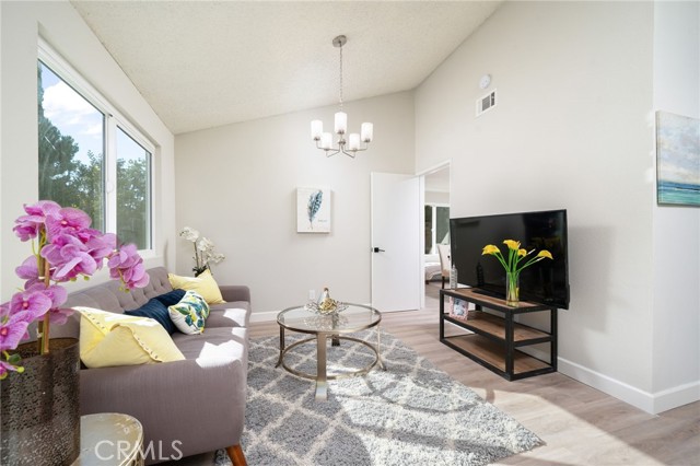 Detail Gallery Image 3 of 20 For 1170 Valley Spring, Colton,  CA 92324 - 3 Beds | 2 Baths