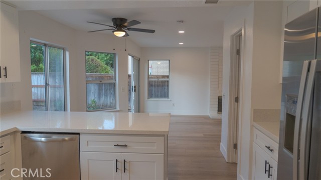 Detail Gallery Image 2 of 36 For 21 Fillmore, Irvine,  CA 92620 - 4 Beds | 2/1 Baths