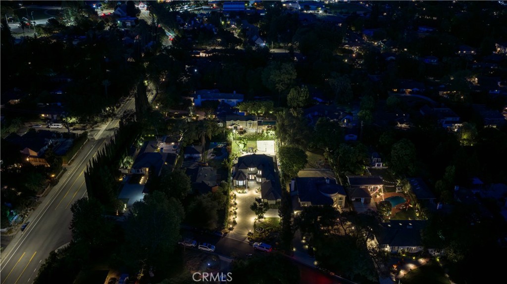 https://media.crmls.org/medias/85ed00d8-0dad-4240-bf73-5967277c93b2.jpg?preset=X-Large