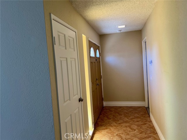 Detail Gallery Image 2 of 11 For 9963 Eugenia Ave, Fontana,  CA 92335 - 4 Beds | 2 Baths