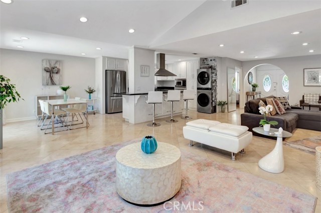 24017 Sylvan Street, Woodland Hills CA: https://media.crmls.org/medias/85ee087b-4661-43ea-8965-c4407a244f2b.jpg
