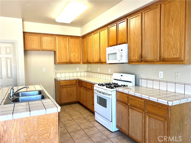 1343 Riverside Court, Merced CA: https://media.crmls.org/medias/85eee79c-5cc6-496b-bdea-9dfa75f88d0c.jpg