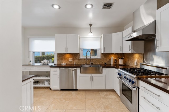 6115 Van Noord Avenue, Valley Glen CA: https://media.crmls.org/medias/85ef5b69-5672-4d7f-8033-77320e48fbda.jpg