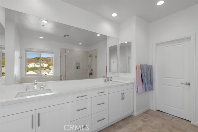 Detail Gallery Image 39 of 56 For 18797 Big Cedar Dr, Canyon Country,  CA 91387 - 5 Beds | 3 Baths