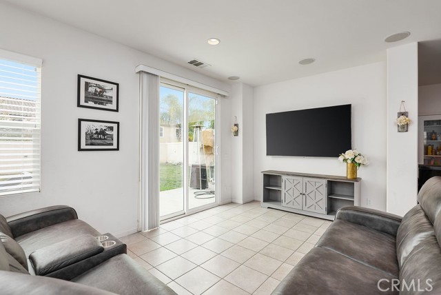 Detail Gallery Image 9 of 32 For 706 Leather Oak Ln, Pomona,  CA 91766 - 5 Beds | 3 Baths