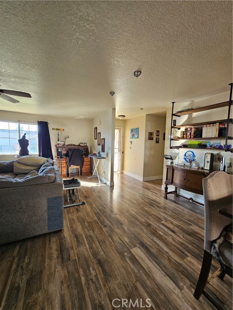 Detail Gallery Image 5 of 20 For 410 Pamona St, Waterford,  CA 95386 - 3 Beds | 2 Baths