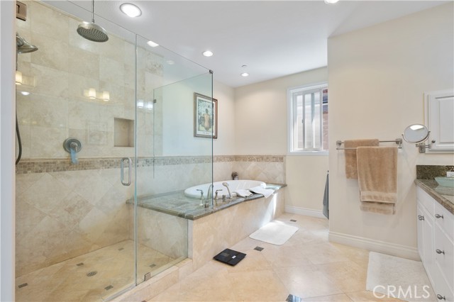 Detail Gallery Image 27 of 33 For 217 S Irena Ave #B,  Redondo Beach,  CA 90277 - 4 Beds | 2/1 Baths