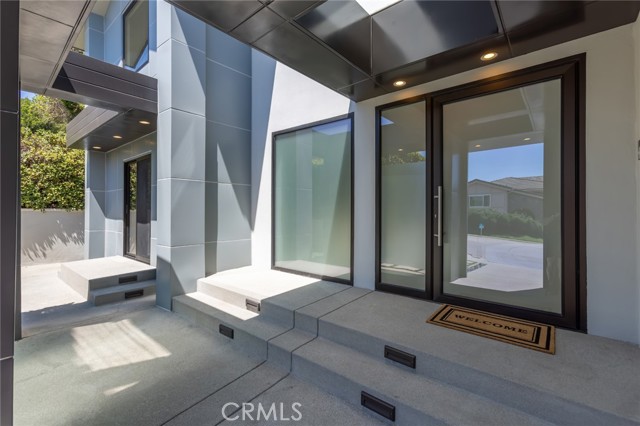 Detail Gallery Image 2 of 62 For 2111 Rimcrest Dr, Glendale,  CA 91207 - 4 Beds | 5 Baths