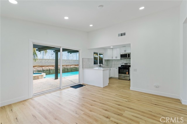 Detail Gallery Image 9 of 32 For 1157 Fallbrook Dr, Corona,  CA 92878 - 4 Beds | 2 Baths