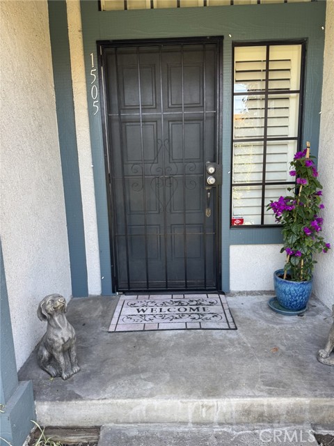 1505 W Nottingham Lane, Anaheim CA: https://media.crmls.org/medias/85f22e6f-69c2-4dd2-84d1-dc40d603aa82.jpg