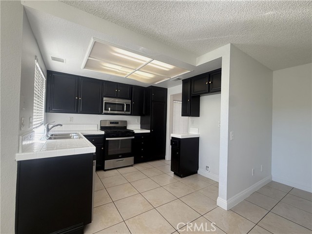 Detail Gallery Image 4 of 24 For 10751 Spyglass Dr, Rancho Cucamonga,  CA 91730 - 4 Beds | 3 Baths