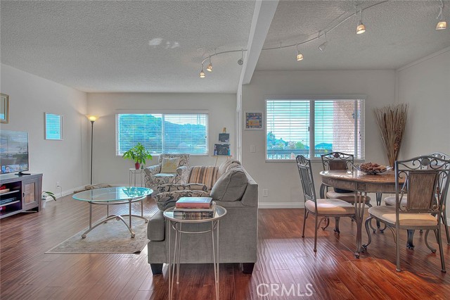Detail Gallery Image 4 of 21 For 2940 N Verdugo Rd #409,  Glendale,  CA 91208 - 2 Beds | 2 Baths