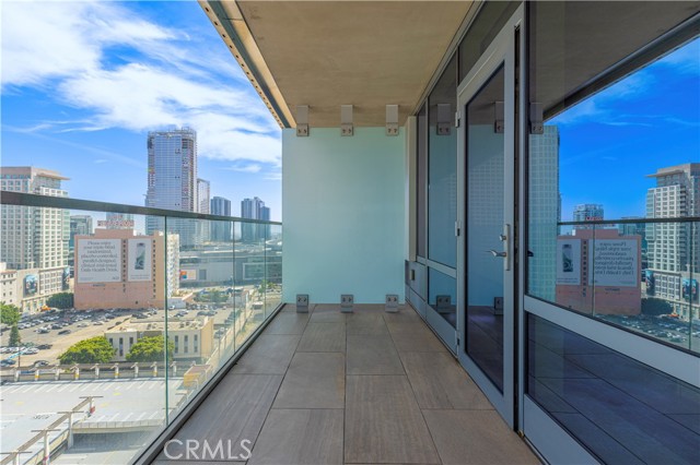 877 Francisco Street, Los Angeles CA: https://media.crmls.org/medias/85f43043-fae6-49c4-9edc-b7e6356d8c35.jpg