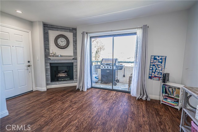 Detail Gallery Image 10 of 28 For 18111 Erik Ct #445,  Canyon Country,  CA 91387 - 2 Beds | 2 Baths
