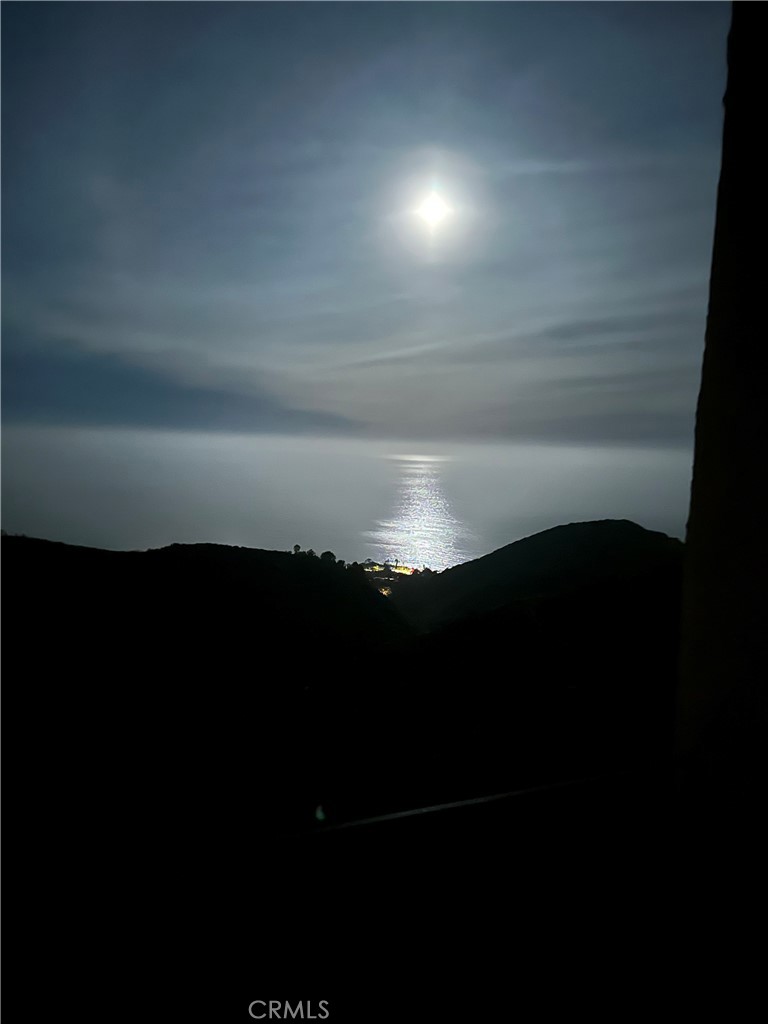 https://media.crmls.org/medias/85f66b11-fd95-4648-ab62-52639772aad3.jpg?preset=X-Large