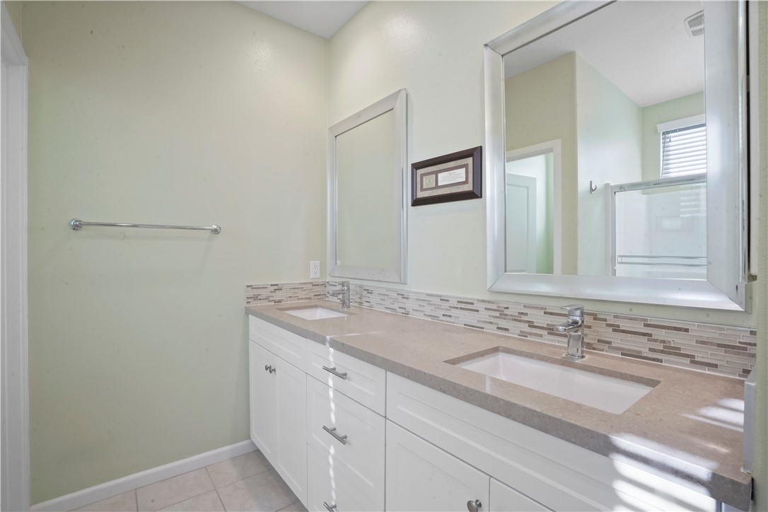 Detail Gallery Image 21 of 35 For 14914 W. Navarre Way, Sylmar,  CA 91342 - 4 Beds | 2/1 Baths