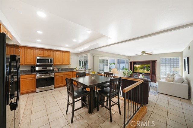 Detail Gallery Image 17 of 47 For 16672 Bolero Ln, Huntington Beach,  CA 92649 - 3 Beds | 2 Baths