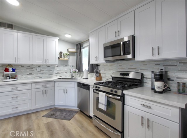 Detail Gallery Image 8 of 18 For 692 N Adele St #101,  Orange,  CA 92867 - 3 Beds | 2 Baths
