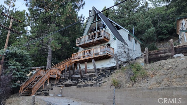 Detail Gallery Image 1 of 16 For 1933 Willow Dr, Running Springs,  CA 92382 - 3 Beds | 2 Baths