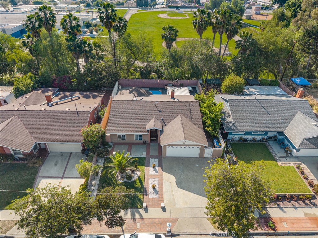 https://media.crmls.org/medias/85f87d86-eee6-42d8-b0fa-216ec3af17c3.jpg?preset=X-Large