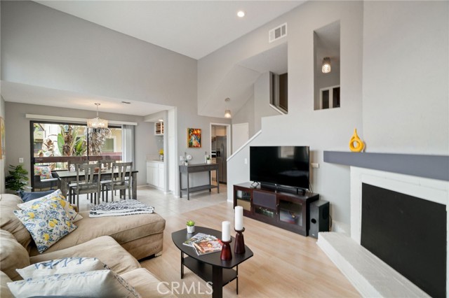 Detail Gallery Image 7 of 37 For 1012 S Marengo Ave #4,  Alhambra,  CA 91803 - 3 Beds | 2/1 Baths