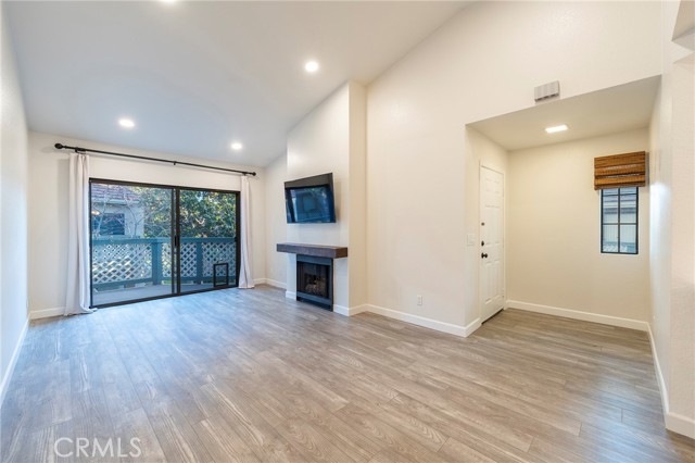 Detail Gallery Image 4 of 40 For 3543 W Greentree Cir #139,  Anaheim,  CA 92804 - 2 Beds | 2 Baths