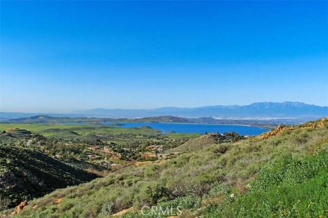 Detail Gallery Image 4 of 40 For 14710 Burwood Dr, Lake Mathews,  CA 92570 - 5 Beds | 3/2 Baths