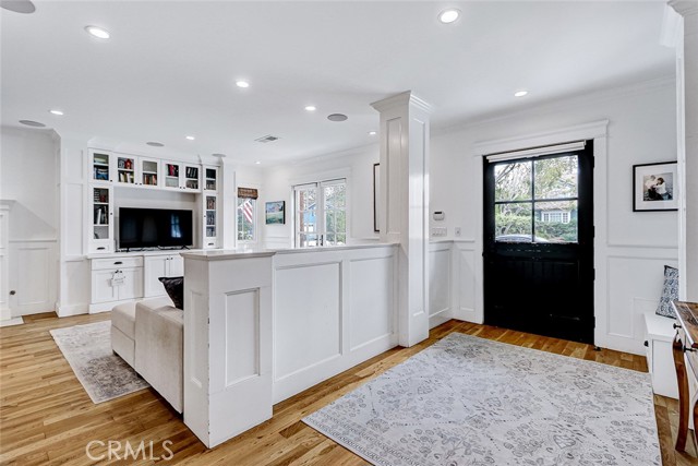 Detail Gallery Image 8 of 42 For 1717 Pacific Ave., Manhattan Beach,  CA 90266 - 4 Beds | 3 Baths