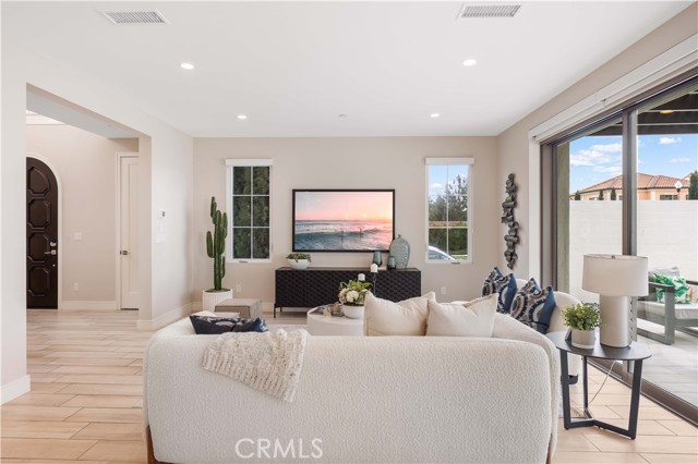Detail Gallery Image 12 of 53 For 123 Oceano, Irvine,  CA 92602 - 3 Beds | 2/1 Baths