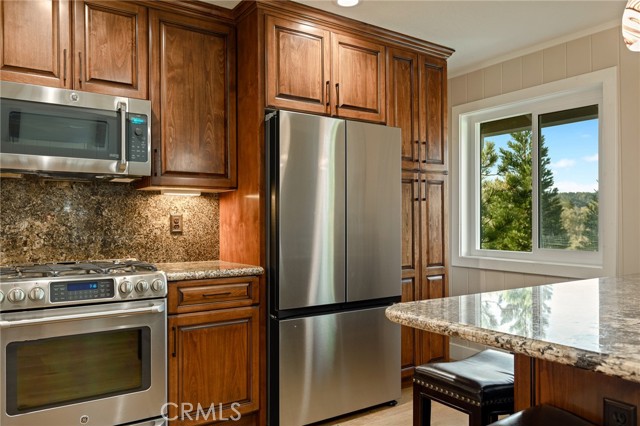 Detail Gallery Image 12 of 39 For 28195 Arbon, Lake Arrowhead,  CA 92352 - 3 Beds | 2 Baths