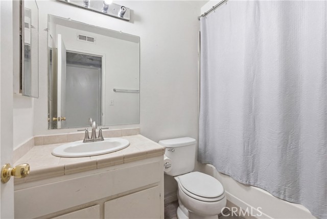 Detail Gallery Image 12 of 24 For 700 W La Veta #C7,  Orange,  CA 92868 - 2 Beds | 2 Baths