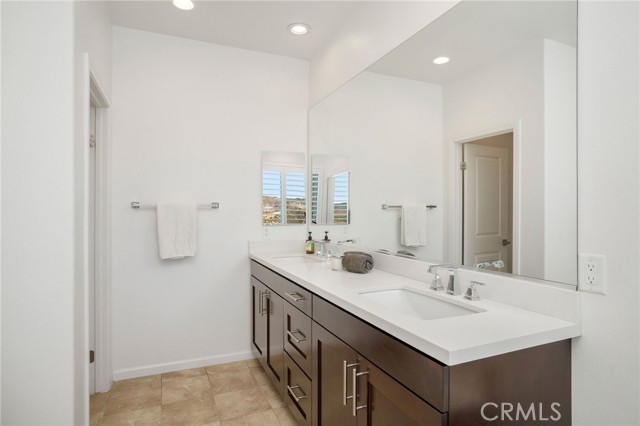 25140 Golden Maple Drive, Canyon Country CA: https://media.crmls.org/medias/85fd62d6-9a23-4287-ab31-cf51ca7456cd.jpg