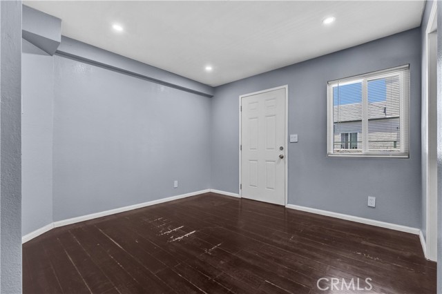 520 N Louise Street, Glendale CA: https://media.crmls.org/medias/85fdaf2e-b69a-4f3e-a1f4-85238685fbcd.jpg