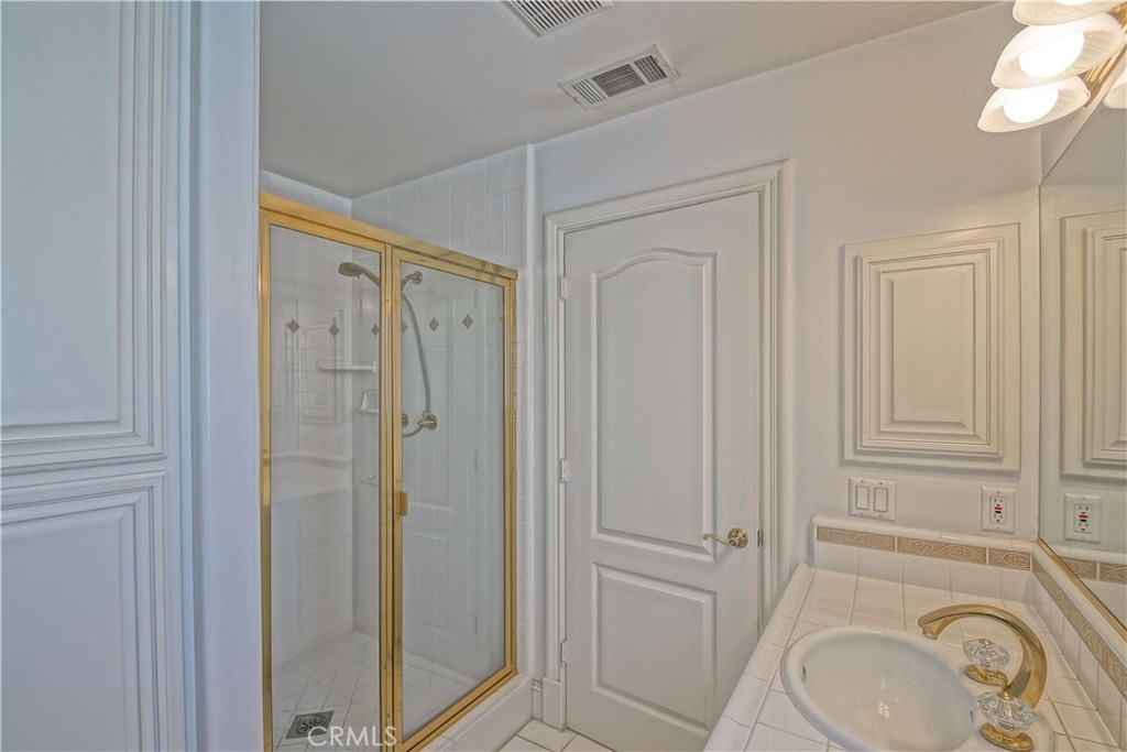 https://media.crmls.org/medias/85fdd542-1dad-452d-921a-6d7831ed6fb8.jpg?preset=X-Large