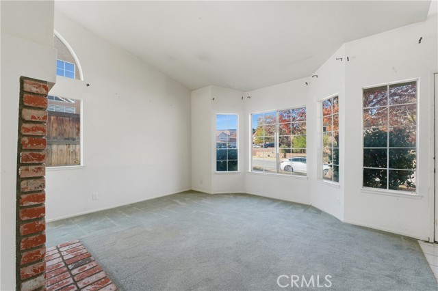 Detail Gallery Image 2 of 43 For 39364 Harvard, Palmdale,  CA 93551 - 4 Beds | 3 Baths