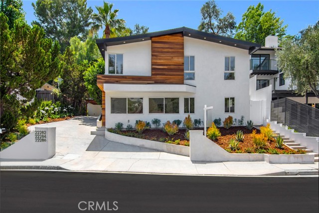 Detail Gallery Image 2 of 65 For 22284 Avenue San Luis, Woodland Hills,  CA 91364 - 6 Beds | 5/1 Baths