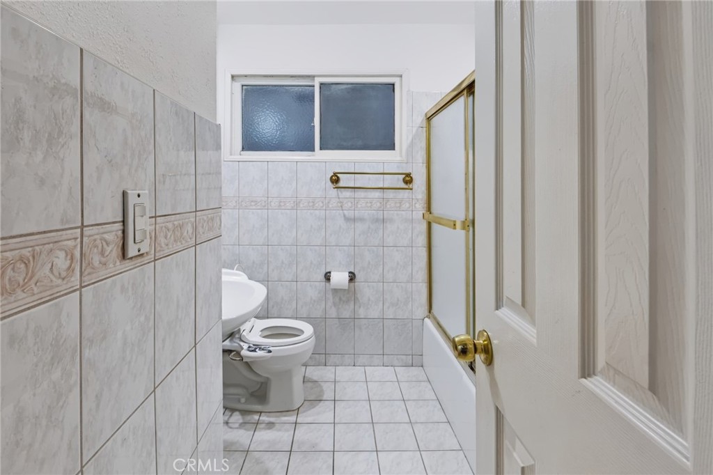 https://media.crmls.org/medias/85fed78e-6410-4015-9e53-bd9f82bea57f.jpg?preset=X-Large