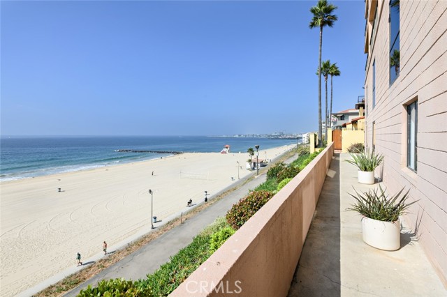 Detail Gallery Image 7 of 28 For 721 Esplanade #301,  Redondo Beach,  CA 90277 - 2 Beds | 2 Baths