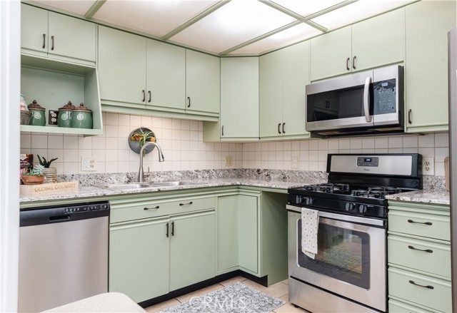 1004 Firmona Avenue, Redondo Beach CA: https://media.crmls.org/medias/86005edd-3ac1-4b7b-b843-02d5a273b81b.jpg