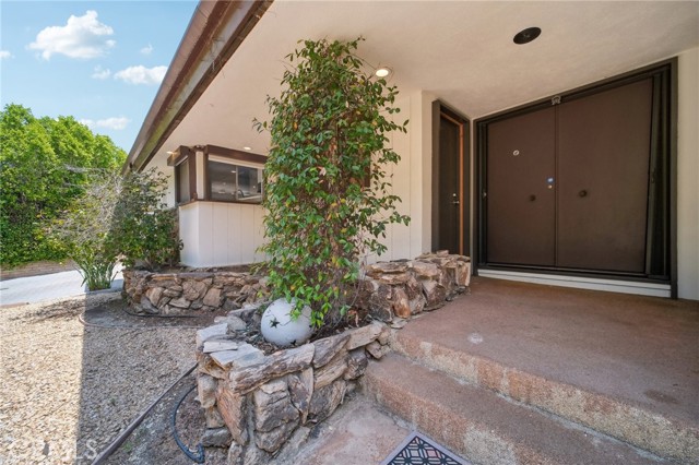 Detail Gallery Image 6 of 75 For 12218 Sarazen Pl, Granada Hills,  CA 91344 - 6 Beds | 5/2 Baths