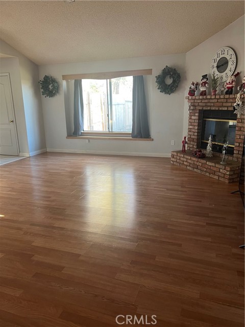 Detail Gallery Image 4 of 25 For 8873 Holly, California City,  CA 93505 - 3 Beds | 2 Baths