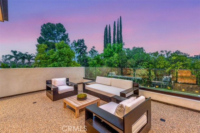 Detail Gallery Image 41 of 75 For 20441 Robert Pl, Woodland Hills,  CA 91364 - 5 Beds | 6/1 Baths