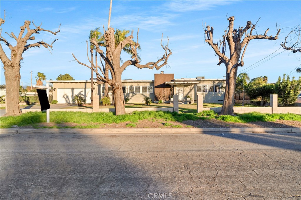 8949 Hemlock Avenue, Fontana, CA 92335